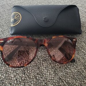 Ray-Ban Wayfarer II RB2185